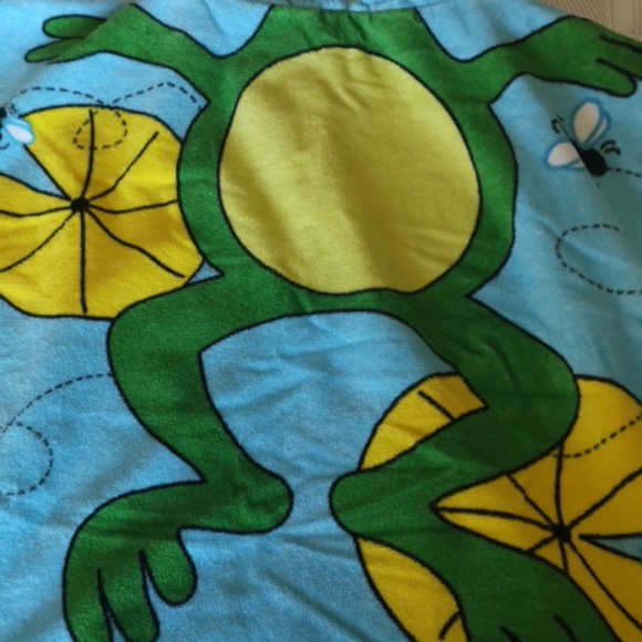 Froggie beach/pool towel with hood for toddler - Picture 2 of 7